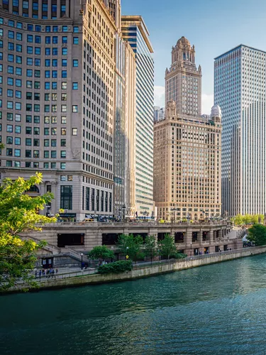 chicago-river-left